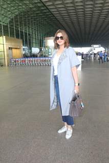 Sonali Bendre spotted at the Mumbai airport