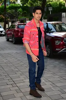 Sidharth Malhotra spotted at T-Series office in Andheri 