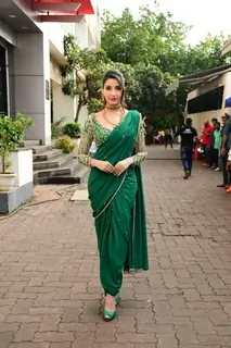 Nora Fatehi clicked on the sets of Jhalak Dikhhla Jaa in a Maharashtrian green saree