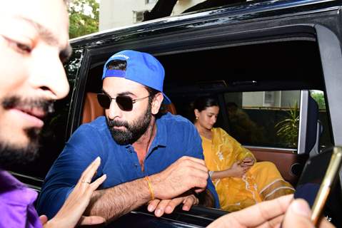 Ranbir Kapoor and Alia Bhatt snapped outside his residenc fans celebrate Ranbir Kapoor's Birthday