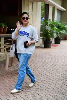 Kareena Kapoor spotted in Bandra