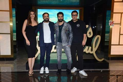 Varun Dhawan, Kriti Sanon, Amar Kaushik and Dinesh Vijan snapped special announcement for their film Bhediya