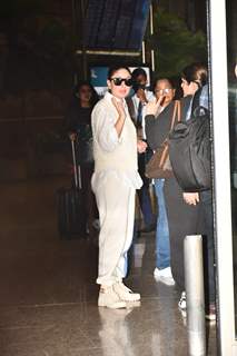 Kareena Kapoor spotted at the Mumbai airport