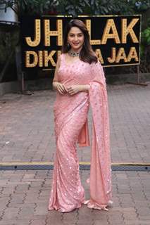 Madhuri Dixit snapped on the set of  Jhalak Dikhhla Jaa 10