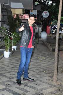 Sidharth Malhotra spotted in Bandra