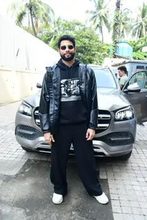 Siddhant Chaturvedi made a style statement in an all black ensemble at the trailer launch of Phone Bhoot