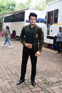 Maniesh Paul spotted on the set of Jhalak Dikhhla Jaa 10 