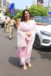 Tamannaah Bhatia spotted at Siddhivinayak temple to seek blessings