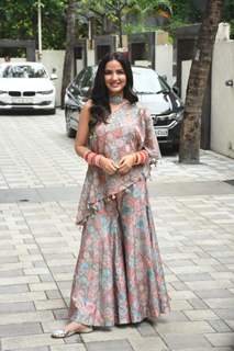 Jasmin Bhasin spotted at at T-Series Office for the meeting of her upcoming movie 'Honeymoon