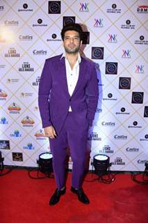 Karan Karan Kundrra looked dapper in a purple suit and trousers as he attended an award show in the city 
