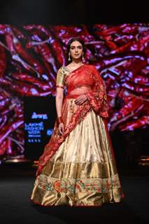 Aditi Rao Hydari ramp walk as showstoppers on Day 4 of the Lakme Fashion Week 2022