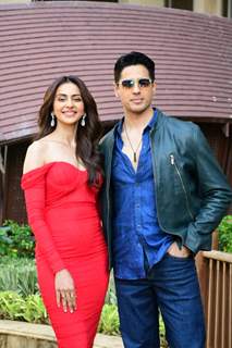 Sidharth Malhotra and Rakul Preet Singh spotted promotoing their upcoming film Thank God at JW Marriott in Juhu