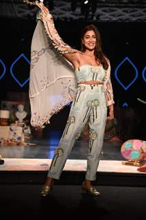 Tara Sutaria and Genelia D’Souza and others celebs ramp walk as showstoppers on Day 4 of the Lakme Fashion Week 2022