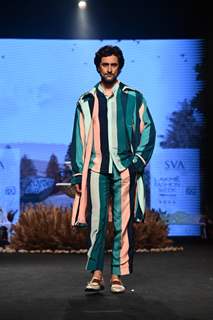 Kunal Kapoor ramp walk as showstoppers on Day 4 of the Lakme Fashion Week 2022