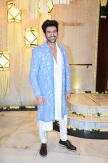 Kartik Aaryan looked handsome in a blue and white sherwani at Manish Malhotra's Diwali Party
