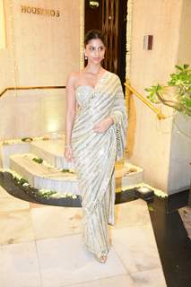 Suhana Khan glittering in gold at Manish Malhotra's Diwali Party