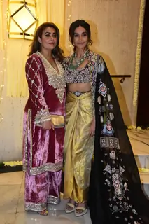 Amrita Arora, Shibani Dandekar clicked at the Manish Malhotra's Diwali Party 