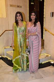 Shamita Shetty, Shilpa Shetty clicked at the Manish Malhotra's Diwali Party 