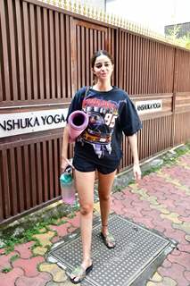 Ananya Panday spotted in Juhu 
