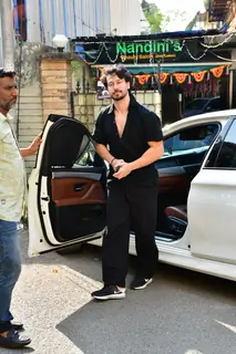 Tiger Shroff snapped in santacruz 