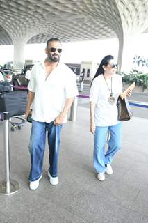 Suniel Shetty spotted with his wife at the Mumbai airport