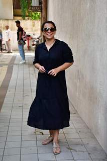 Vidya Balan spotted in Khar 