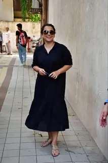 Vidya Balan spotted in Khar 