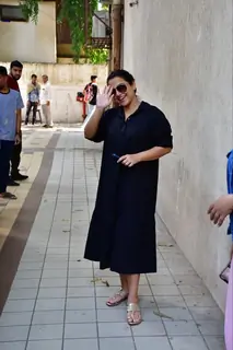 Vidya Balan spotted in Khar 