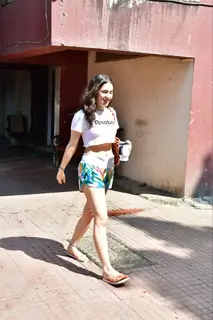 Sara Ali Khan spotted in Santacruz 