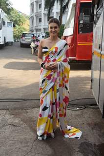 Kriti Sanon giving us style goals in a multicoloured saree with a tube blouse as she promotes her upcoming film #Bhediya