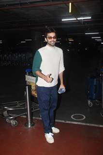 Himansh Kohli spotted at the Mumbai airport