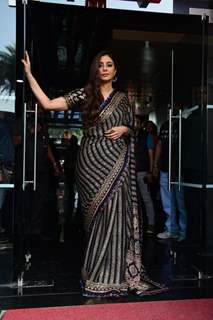 Tabu was a sight to the sore eyes in a black and gold embroidered saree