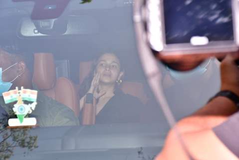 Alia Bhatt spotted at Vastu in Bandra 