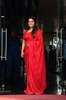 Kajol looks ravishing in a red saree on the sets of Jhalak Dikhhla Jaa 10