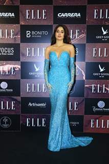 Janhvi Kapoor giving us princess Ariel vibes in this mermaid gown at the Elle Beauty Awards last night