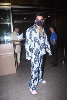 Ranveer Singh snapped at the airport 