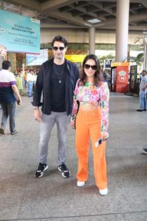 Sunny Leone spotted with her husband at the Mumbai airport