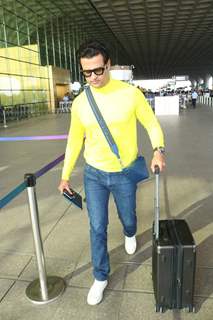 Rohit Roy  spotted at the Mumbai airport