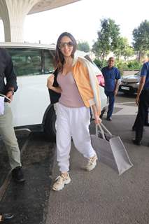 Kiara Advani spotted at the Mumbai airport