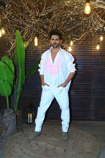 Kartik Aaryan arrived at his birthday bash in a white, oversized printed shirt  skinny-fit jeans and grey suede shoes