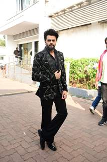 Maniesh Paul spotted on the set of Jhalak Dikhhla Jaa 10