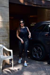 Sophie Choudry spotted in Khar