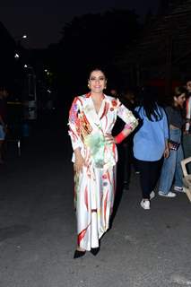 Kajol snapped promoting Salaam Venky on the set of The Kapil Sharma Show 