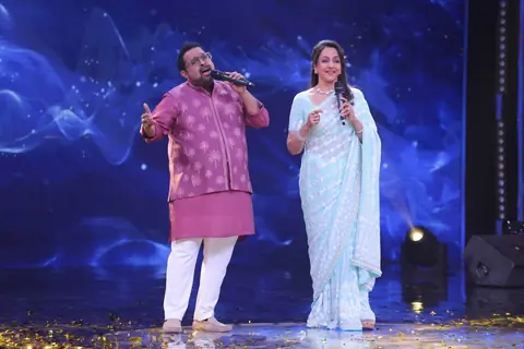 Shankar Mahadevan and Hema Malini snapped on the set of  Sa Re Ga Ma Pa Li'l Champs