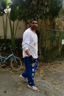 Kartik Aaryan spotted in Juhu  