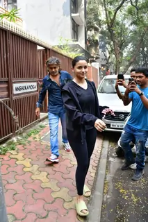 Alia Bhatt spotted at yoga in Khar 