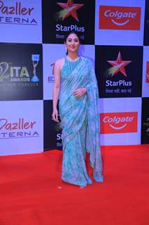 Disha Parmar looked gorgeous at the red carpet of the ITA Awards in a halter neck blouse and sequined saree