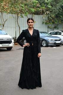 Pooja Hegde spotted promoting upcoming film Cirkus on the set of Indian Ideol 13 