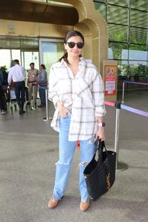 Daisy Shah spotted at the Mumbai airport