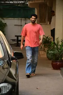 Aditya Roy Kapur snapped at dubbing studio in juhu
